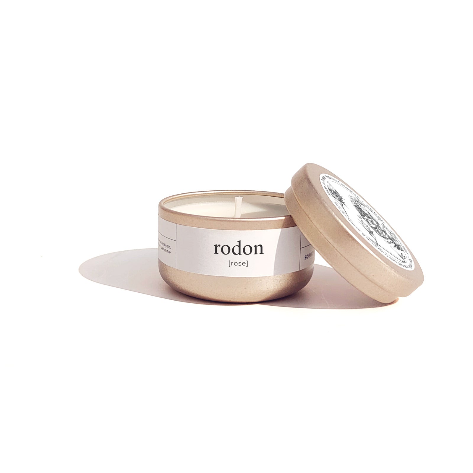 Compact and elegant candle packing, ideal companion for your travels or for the office.