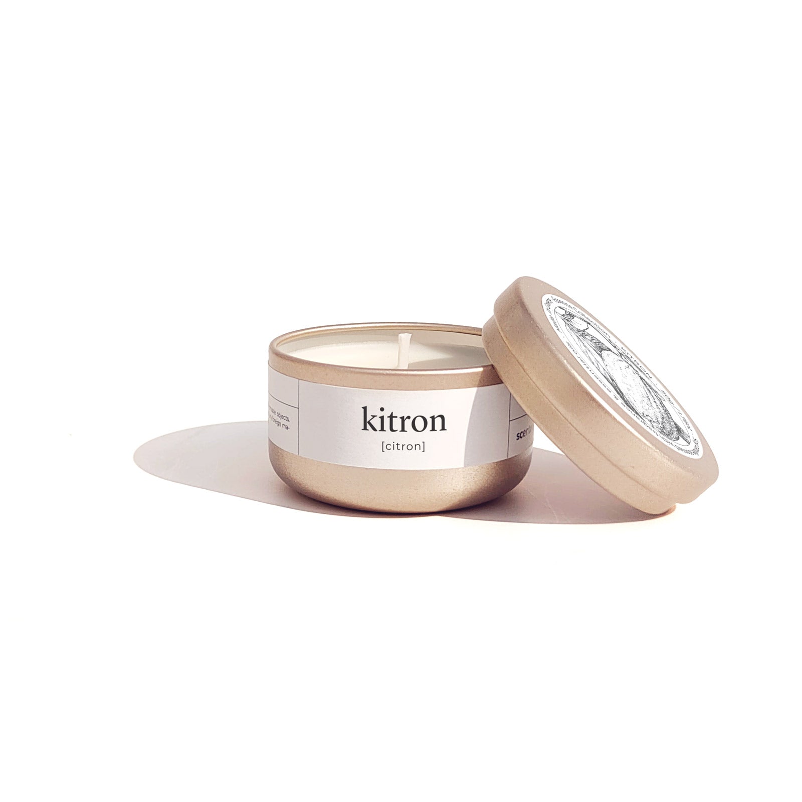Compact and elegant candle packing, ideal companion for your travels or for the office